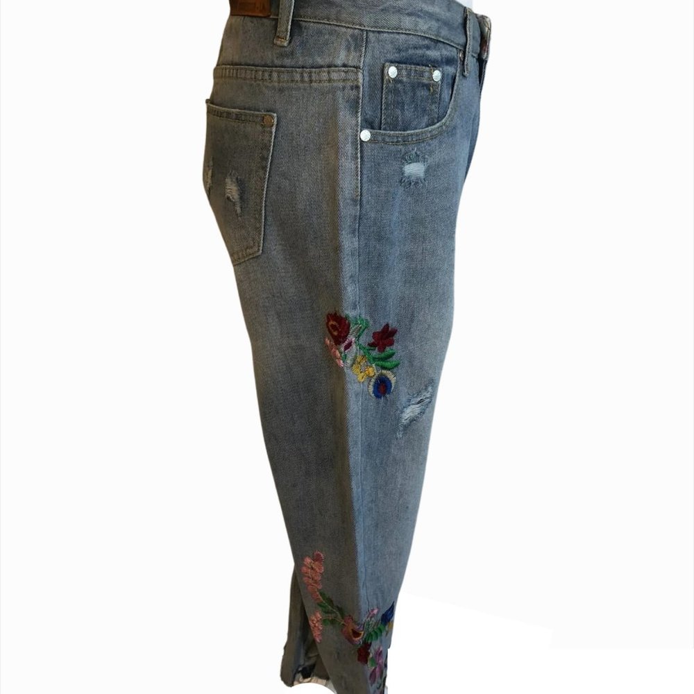 SALE!!!!!! NWT Floral Embroidered Light Denim Jeans - Picture 8 of 10